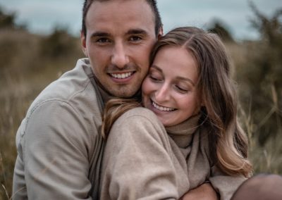 Párová fotografie vyfocená svatebním fotografem Fotky s duší na Stránské skále v Brně.