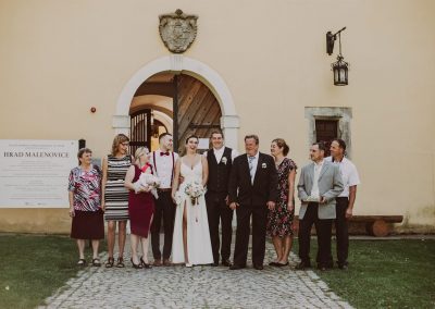 Česko-ukrajinská svatební fotografie focená svatební fotografkou z Fotky s duší na zámku v Malenovicích.