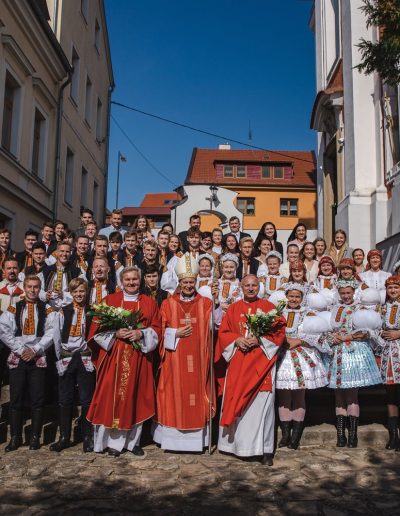 Reportážní fotografie focená svatebním fotografem Fotky s duší na biřmování v Polešovicích na Slovácku u Uherského Hradiště.