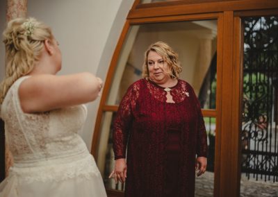 Svatební fotografie od svatební fotografky Fotky s duší pořízená ve vinařství Skalák na Slovácku v obci Ježov.